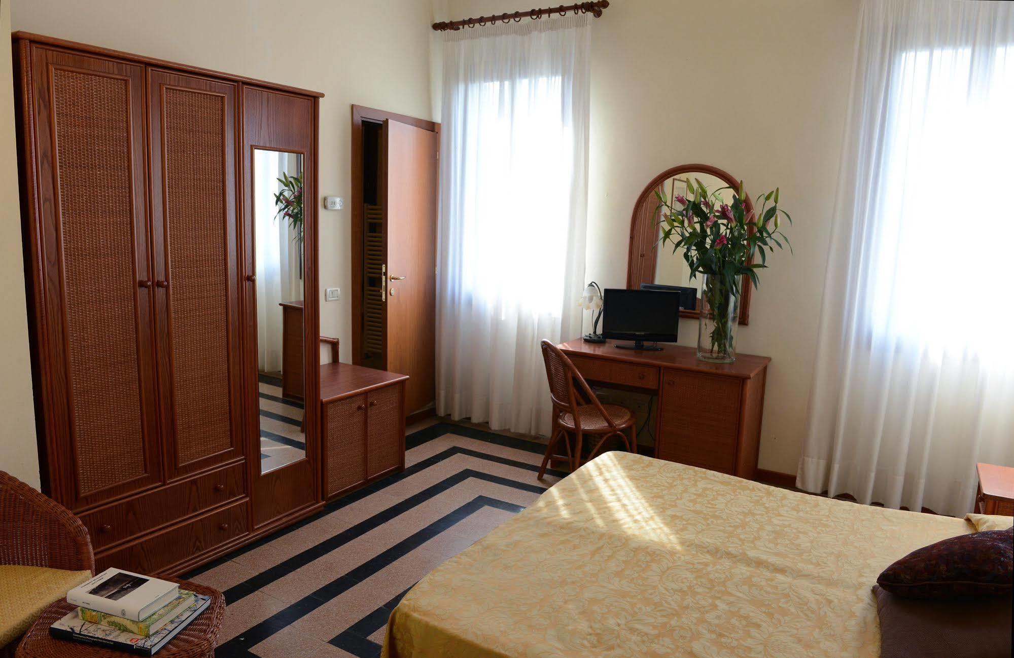 Hotel Villa Orio E Beatrice Lido di Venezia Exterior photo
